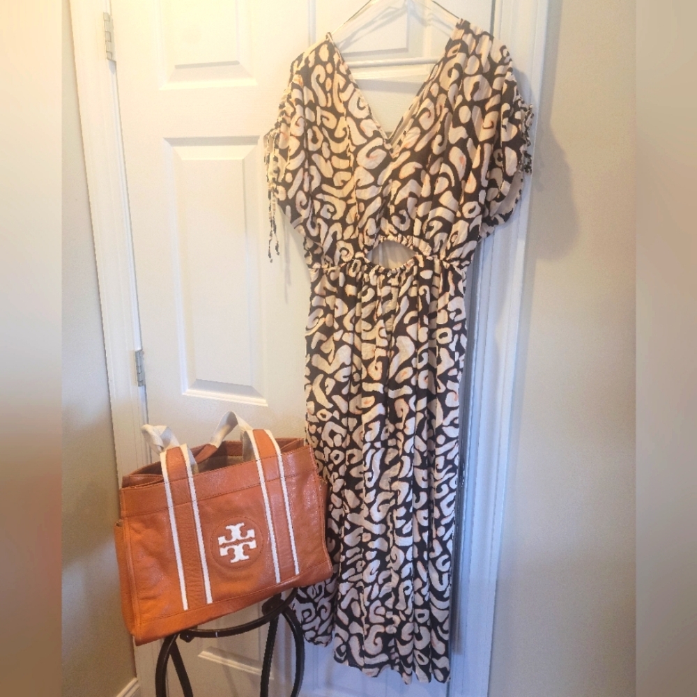Beautiful Dress with cutouts, size large